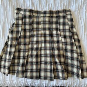 Plaid Pleated Skirt in Black and Cream